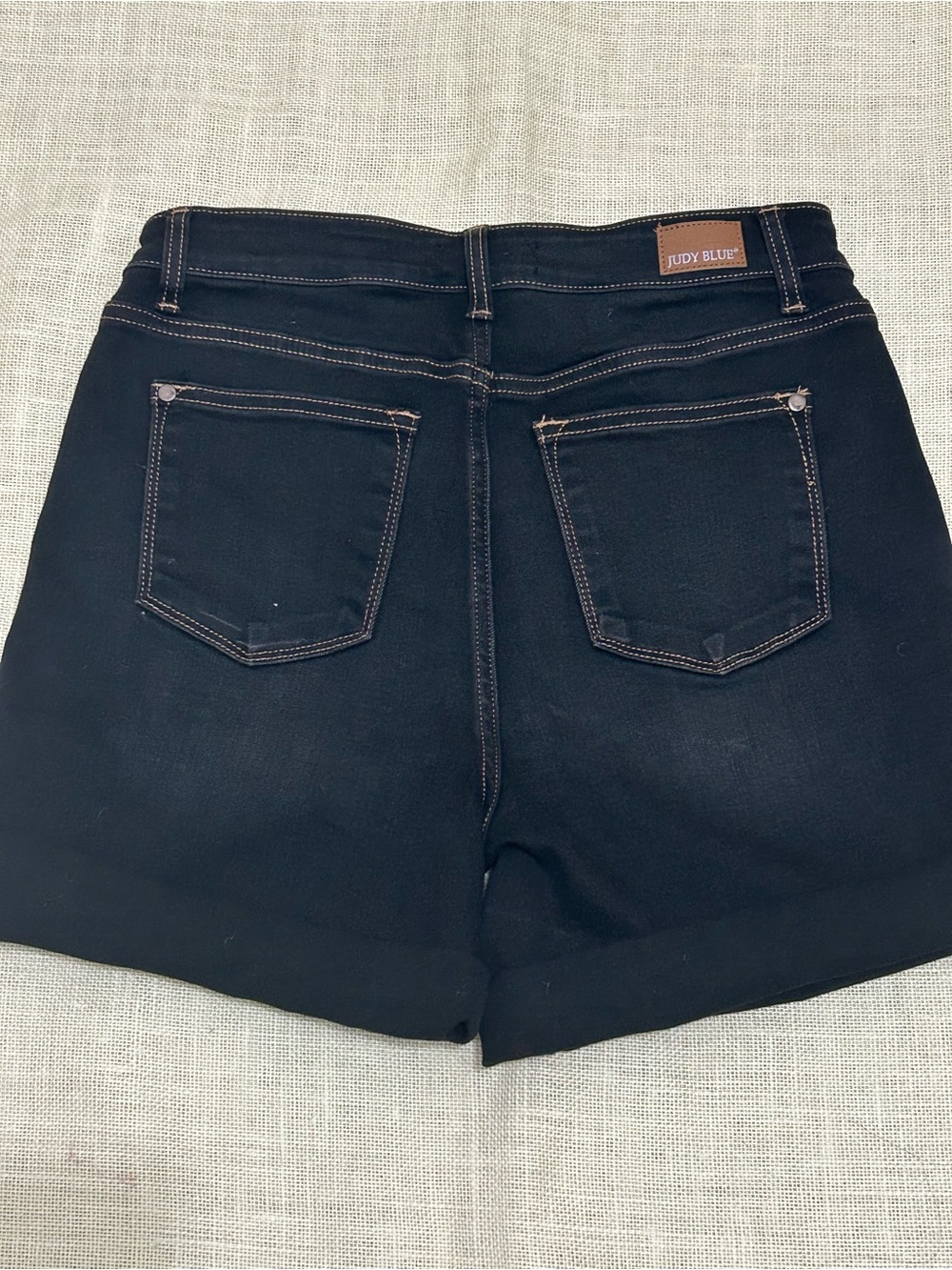 Judy Blue Jean Shorts Women's
Sz L High Waist Black Denim Stretch - Picture 4 of 7